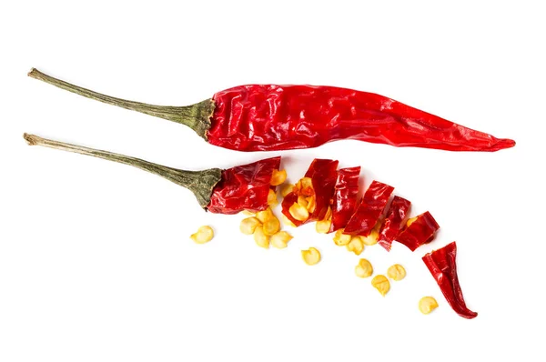Torkad röd varm chili peppar isolerad på vit bakgrund. — Stockfoto