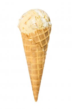 Vanilyalı dondurma waffle koni üzerinde beyaz izole  