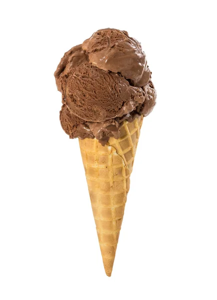 Cone de bolacha com sorvete de chocolate isolado em branco — Fotografia de Stock