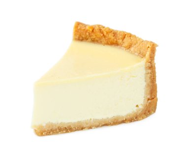 Klasik New York peynirli keki beyaza izole edilmiş.