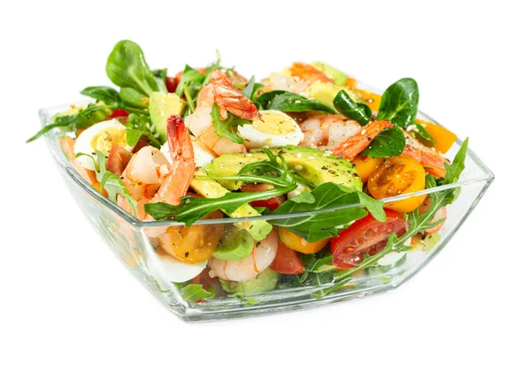 Salat mit Avocado, Garnelen, frischen Kirschtomaten und Rucola in — Stockfoto
