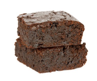 Beyaz arka plan üzerinde izole çikolatalı browni kek.