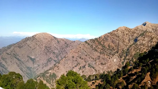 Vistas naturales a la montaña — Foto de Stock