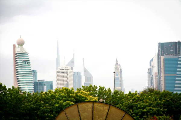 Una vista del paisaje urbano en dubai — Foto de Stock