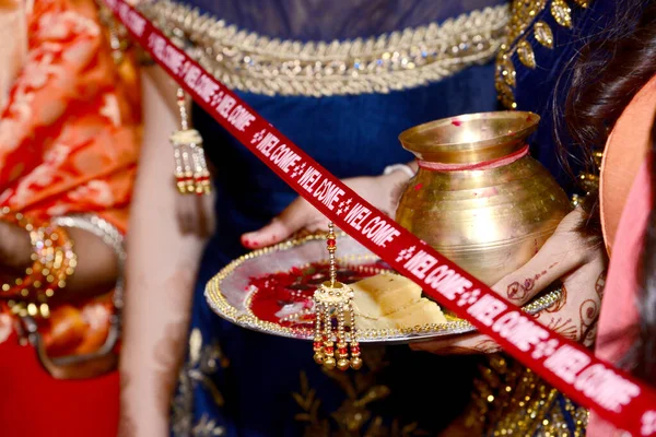 Casamento de dama de honra indiana baraat cerimônia ritual de boas vindas — Fotografia de Stock