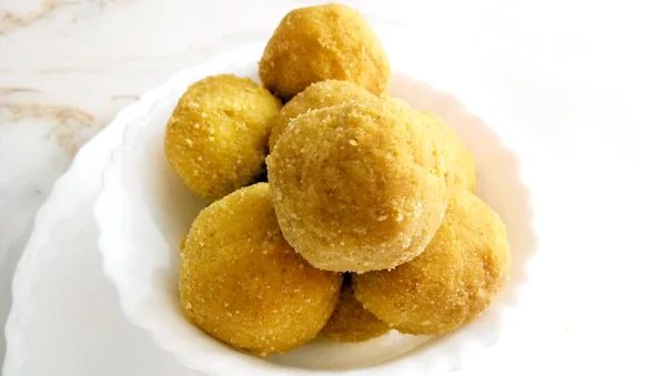 A mouth watering sweet - Besan laddoo made by roasted gram flour, ghee, dry fruits and sugar, served in a white bowl. — ストック写真