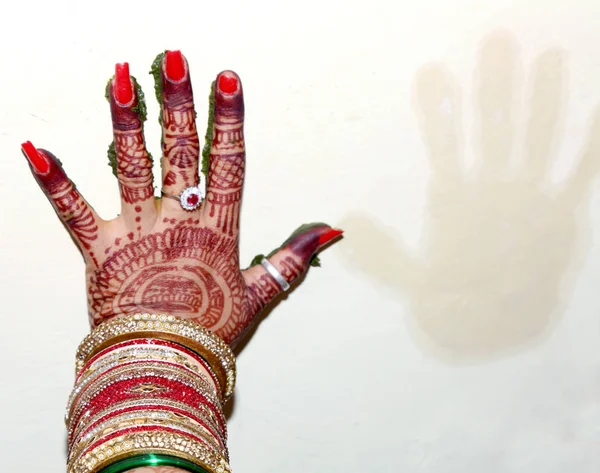Imprimir mão noiva indiana para cerimônia ritual pano — Fotografia de Stock