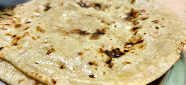 Closeup of Indian Traditional Cuisine Chapati The Phooli ( Air filled) Roti, Fulka, Indian Bread, Flatbread, Whole Wheat Flat Bread, Chapathi, Wheaten Flat Bread, Chapatti, or Chappathi — Stok Foto