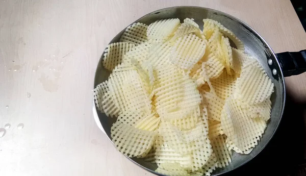 Arrangemang av chips och hackad potatis — Stockfoto