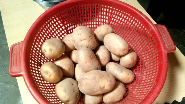 Frische Rohe Kartoffeln Korb Ansicht Von Oben — Stockfoto