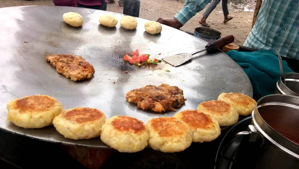 Aloo Tikki Chuletas Papa Fritas Comida Callejera India Famosa —  Fotos de Stock