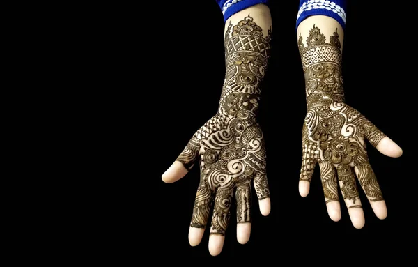 Piękny Mehendi Design Rękach Czarnym Tle Miejsca Tekst — Zdjęcie stockowe