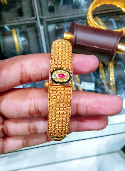 Pulsera Oro Para Regalo San Valentín — Foto de Stock