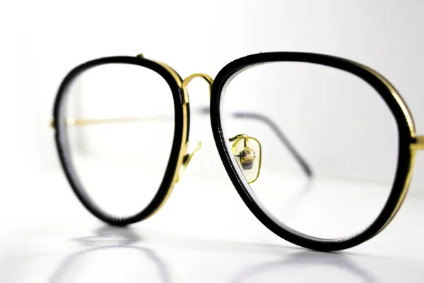 白地に隔離された眼鏡 — ストック写真
