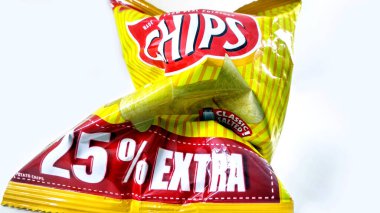 Yeni Delhi, Delhi, Hindistan - Kasım 2018: cips paketleri. Hint markası Haldiramlar paketlenmiş yiyecekler.