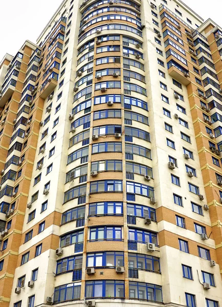 Un edificio residencial — Foto de Stock