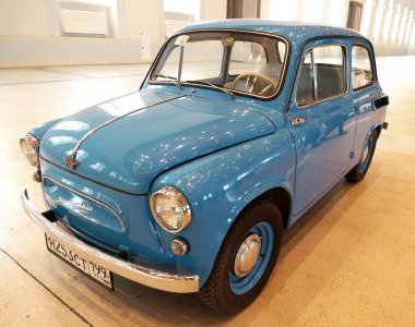 Araba Zaz-965 Zaporozhets. Moskova, Rusya - 23 Mayıs, 2013. Moskova'da retro Otomobil Fuarı.