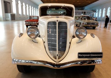 Araba Gaz-M-415. Moskova, Rusya - 23 Mayıs, 2013. Moskova'da retro Otomobil Fuarı.