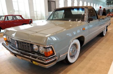 Araba gaz-14-05 Chaika. Moskova, Rusya - 23 Mayıs, 2013. Moskova'da retro Otomobil Fuarı.