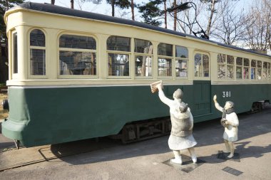  Seul Tarih Müzesi 'nin yanındaki tramvayın anıtı..