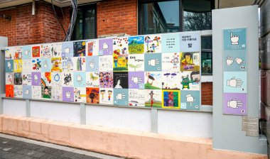 Seul, Mart 2019: sağırlar okulu. Sağır çocukların çizimleri.