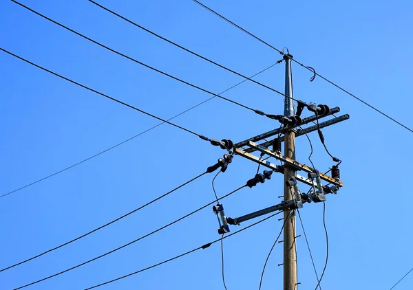 Electric pole with wires, blue sky. — Stock Photo, Image