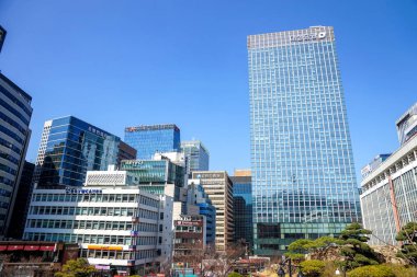 Şehir manzaralı. Ofis binaları olan şehir merkezi.