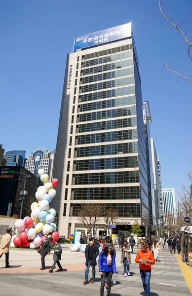 Vista da cidade. Centro da cidade com edifícios de escritórios . — Fotografia de Stock