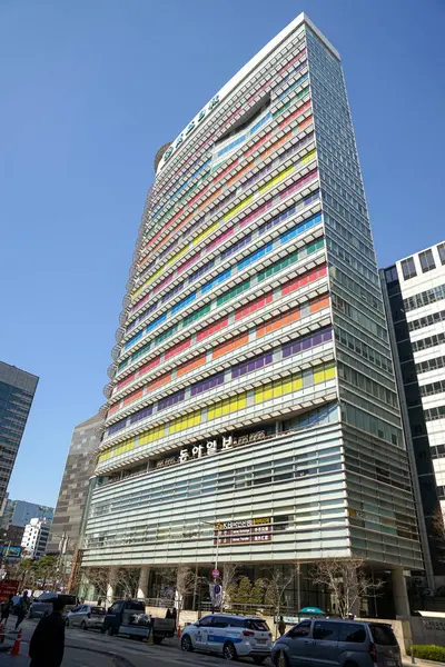 Vista da cidade. Centro da cidade com edifícios de escritórios . — Fotografia de Stock