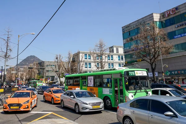 Seul República Coreia Março 2019 Cruzamento Movimentado Com Tráfego Pesado — Fotografia de Stock