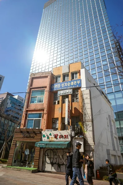 大韓民国ソウル 2019年3月 ソウルの建築の多様性 近くの古い建物や新しい建物 明洞地区 — ストック写真