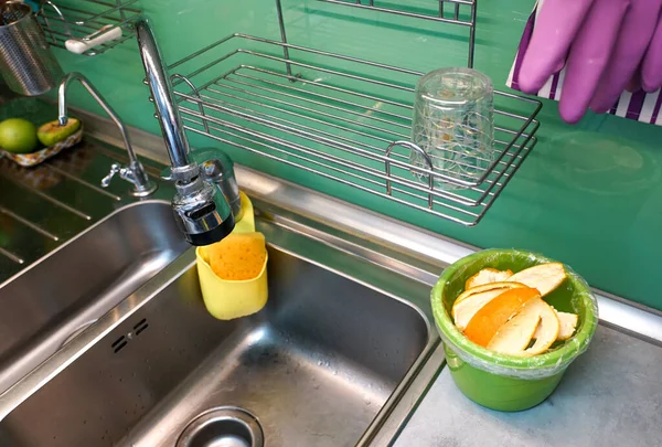 Lavatório Cozinha Com Torneira Espaço Trabalho Para Lavar Pratos — Fotografia de Stock