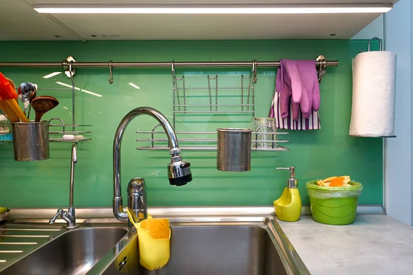 Lavatório Cozinha Com Torneira Espaço Trabalho Para Lavar Pratos — Fotografia de Stock