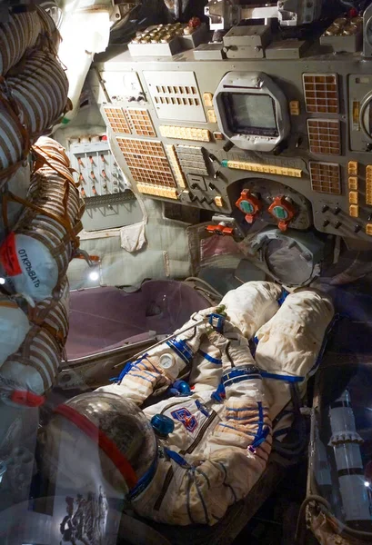Moscow January 2020 Astronaut Spacesuit Cockpit Russian Spacecraft Cosmonautics Museum — Stock Photo, Image