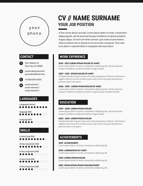 Elegant CV / resume template minimalist black and white vector — Stock Vector