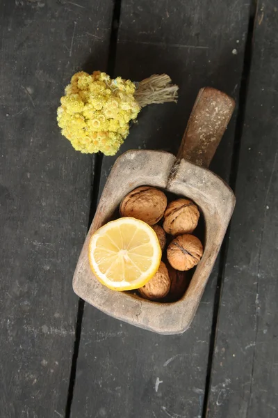 Vegetarian food and and yellow flowers — Stock Photo, Image