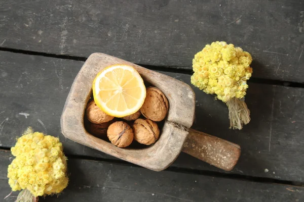 Vegetarian food and and yellow flowers — Stock Photo, Image