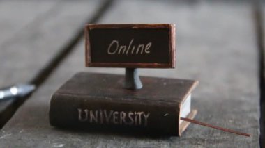 e-öğrenme kavramı, kitap - bilgisayar ve metin