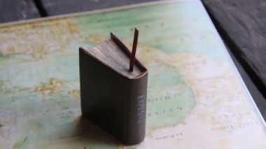 Keşfetmek veya fikir seyahat. Harita - Kuzey Amerika tarafından Claude Bernou 1681