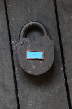 aşk metin ve eski asma kilit