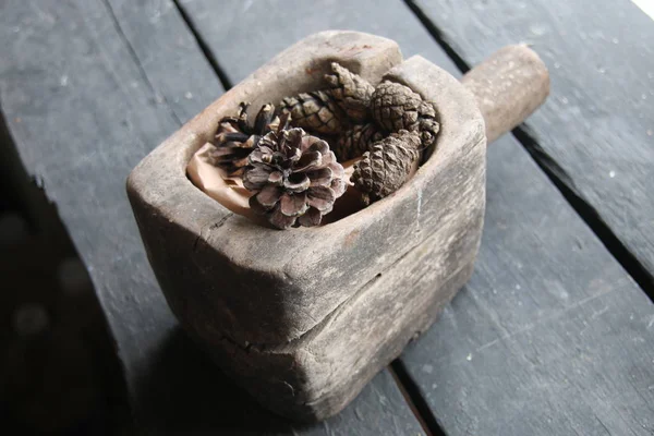 Pine cone Christmas decoration on old rustic wooden table — Stock Photo, Image