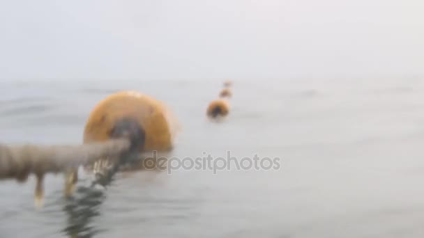 Boyas amarillas en el mar — Vídeo de stock
