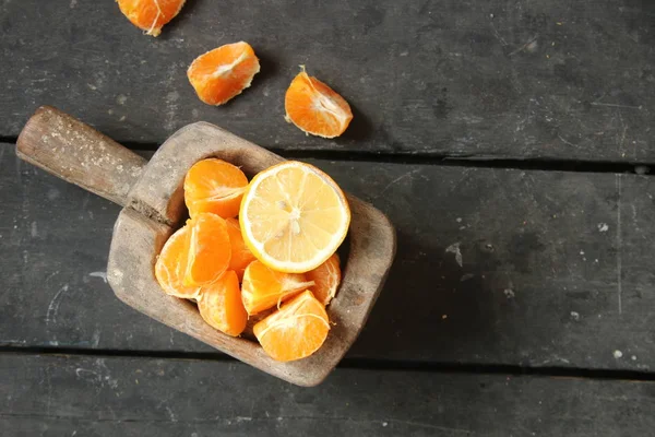 Citrus fruit on vintage table, food background — Stock Photo, Image