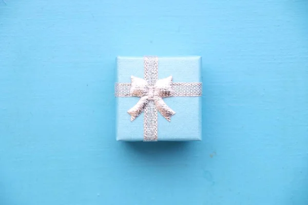 Prezent, prezent, niebieskie pudełko — Zdjęcie stockowe