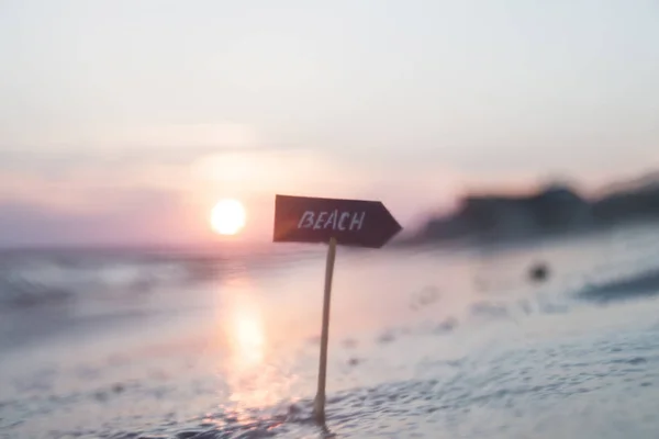 Идея пляжных курортов, закат, размытое фото для фона — стоковое фото