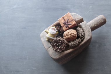 Çam kozalakları ile Noel tatil arka plan