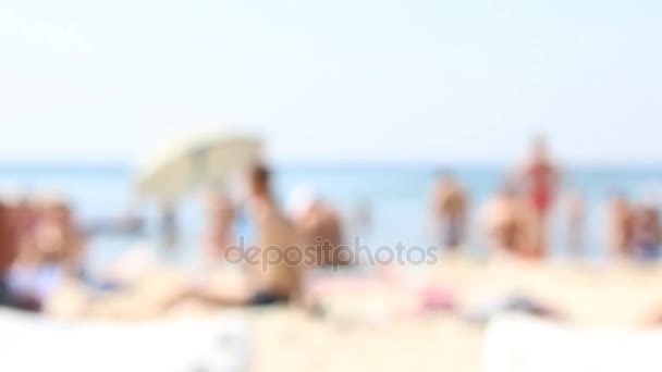 Tourists enjoying a summer day hot day, blurred video — Stock Video