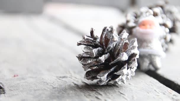 新年とクリスマスの背景、fir コーンとサンタ クロース — ストック動画