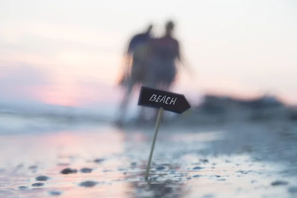 Strandurlaub Idee, verschwommenes Foto für Hintergrund, Meeresküste — Stockfoto