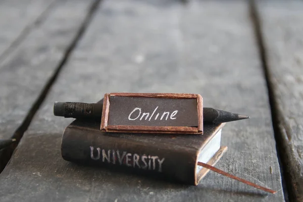 Idee von Online-Universitätskursen — Stockfoto